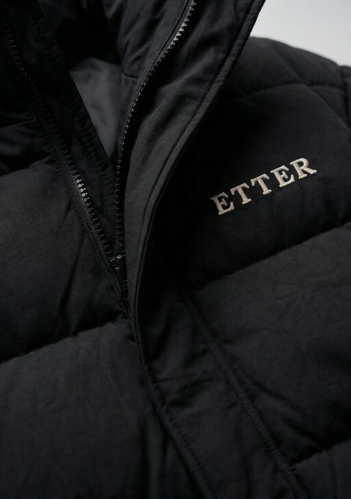 جاكيت مبطن شتوي بقبة ثابتة وقصة عادية